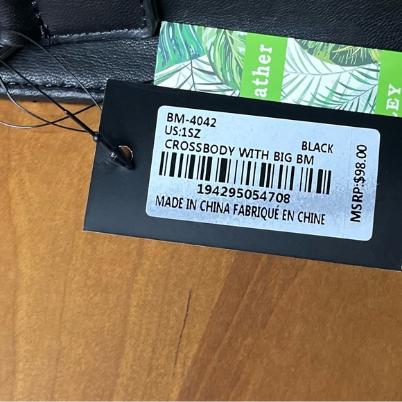 Badgley Mischka Crossbody Bag Black in Vegan Leather. NWT - Picture 7 of 7